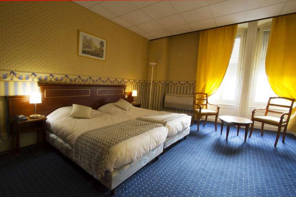 Brit Hotel Roanne - Le Grand Hotel Номер фото