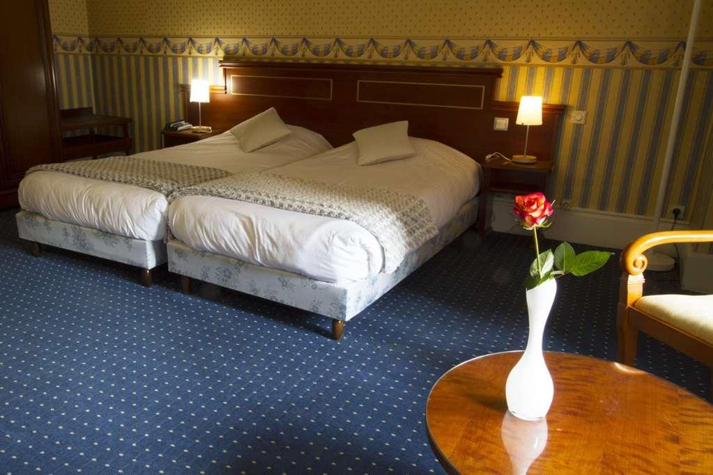 Brit Hotel Roanne - Le Grand Hotel Номер фото