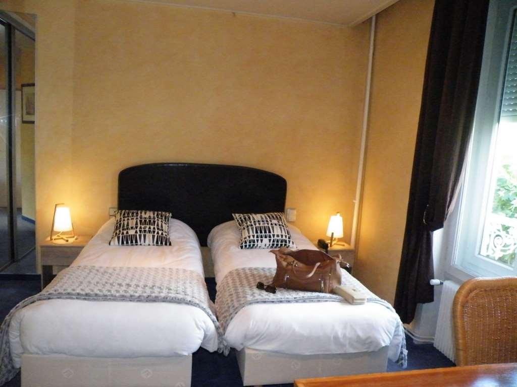 Brit Hotel Roanne - Le Grand Hotel Номер фото
