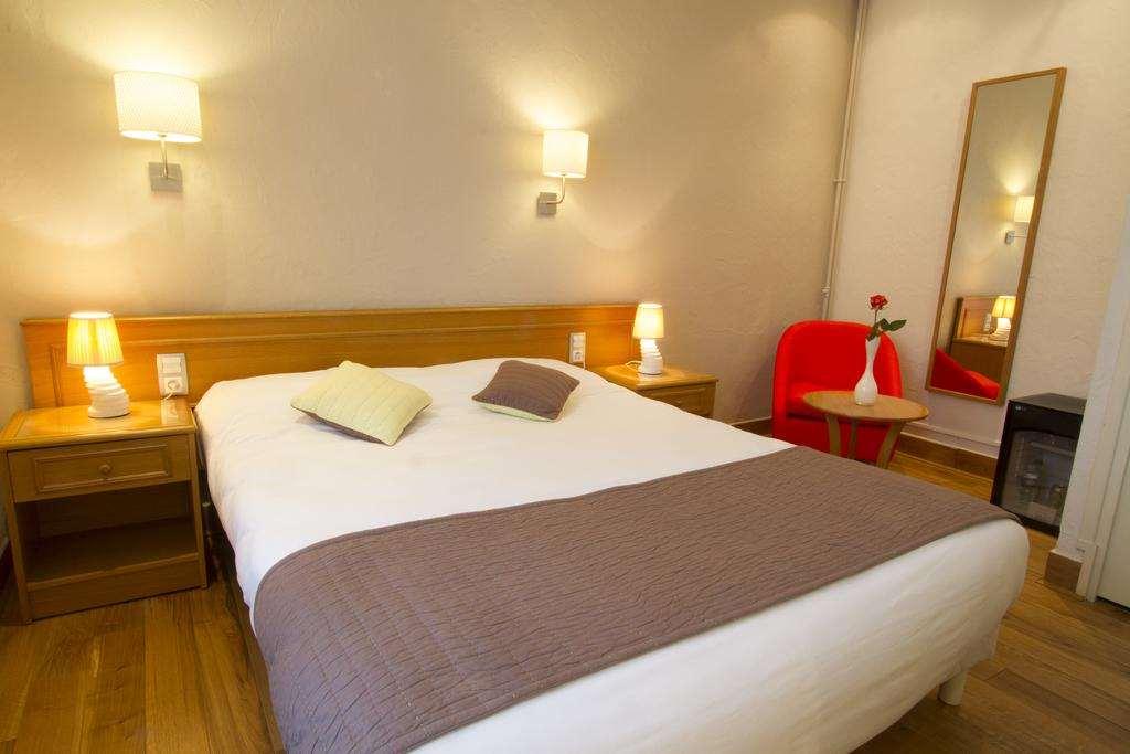 Brit Hotel Roanne - Le Grand Hotel Номер фото