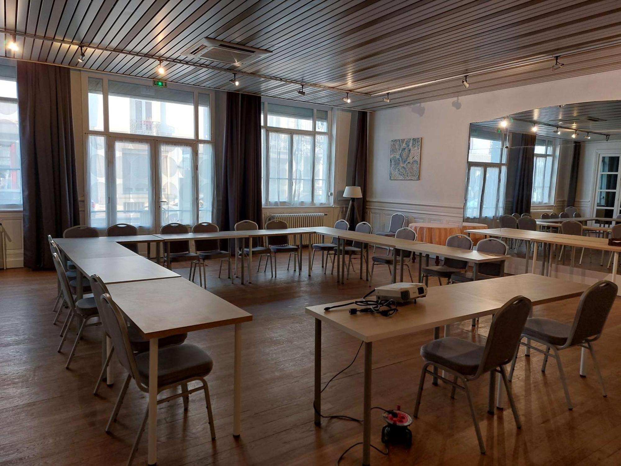 Brit Hotel Roanne - Le Grand Hotel Екстер'єр фото