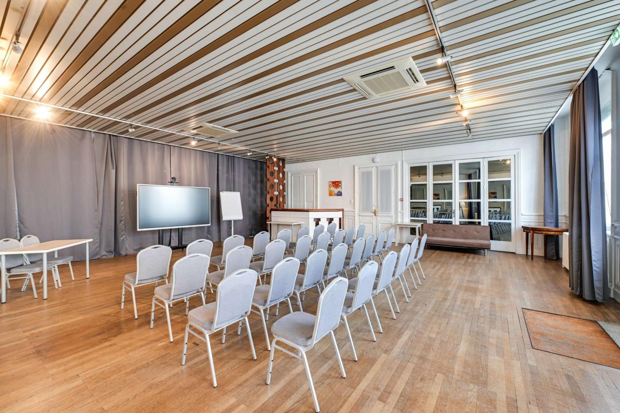 Brit Hotel Roanne - Le Grand Hotel Екстер'єр фото