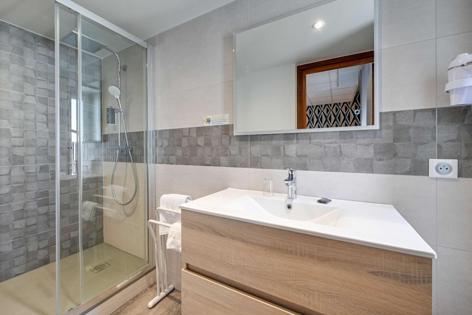 Brit Hotel Roanne - Le Grand Hotel Екстер'єр фото