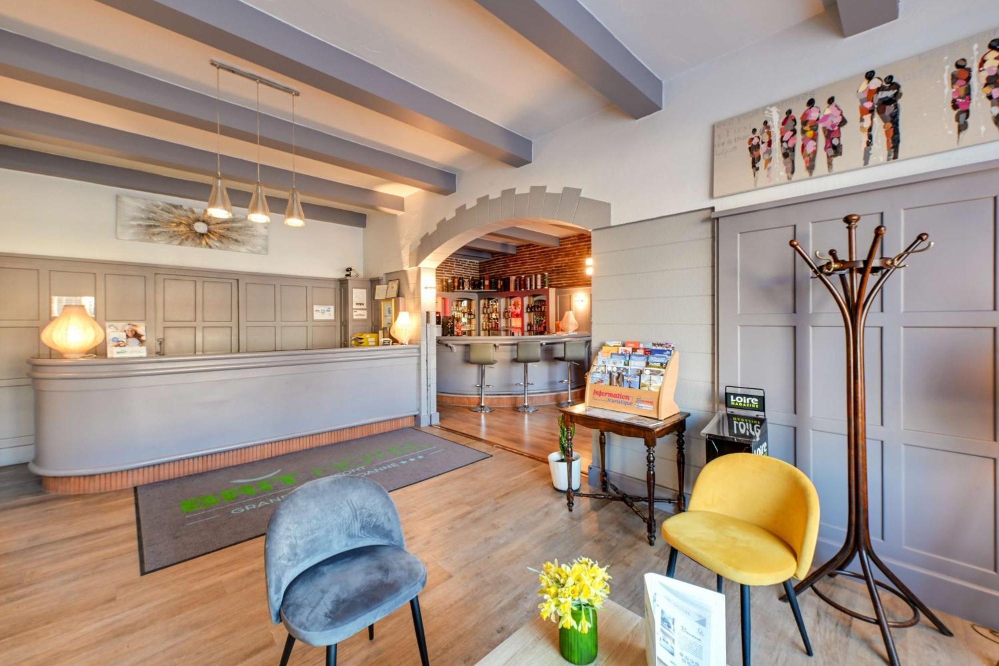 Brit Hotel Roanne - Le Grand Hotel Екстер'єр фото