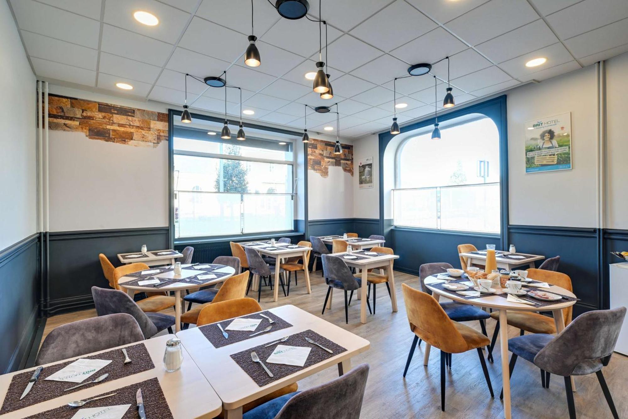 Brit Hotel Roanne - Le Grand Hotel Екстер'єр фото