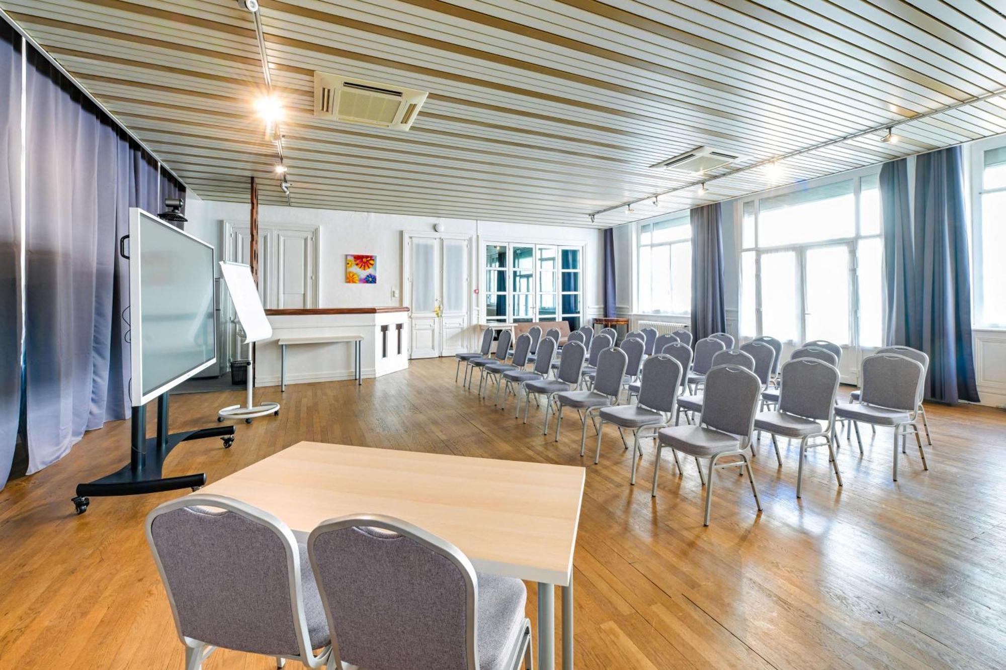 Brit Hotel Roanne - Le Grand Hotel Екстер'єр фото