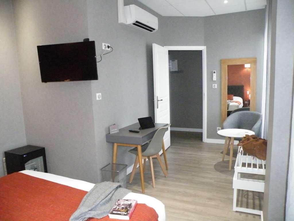 Brit Hotel Roanne - Le Grand Hotel Номер фото